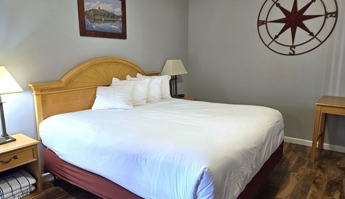 1 King Bed, Second Floor (No Elevator)