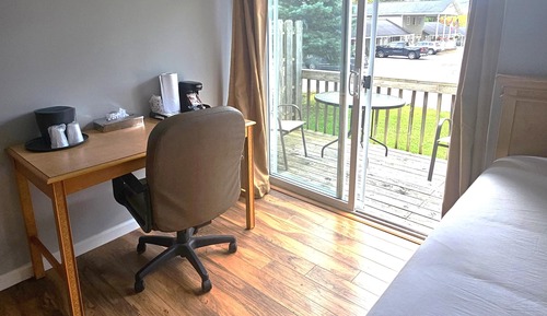 1 King & 1 Full Bed with Kitchenette and Deck