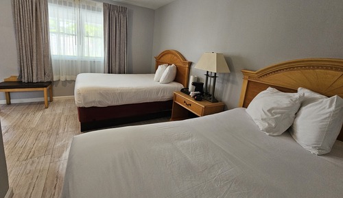 2 Double Beds, Poolside