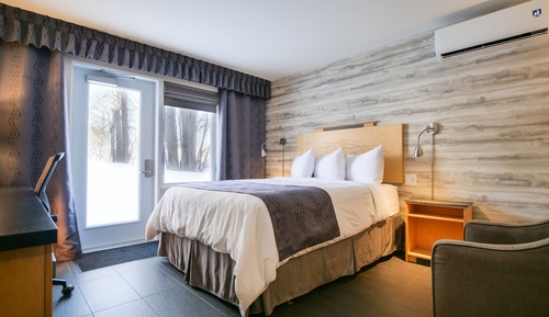 Classic Room, 1 Queen Bed, Mountain View