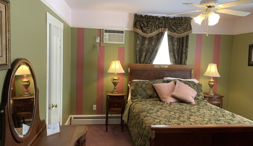 Room, 1 Queen Bed (J.L. Peters Room)