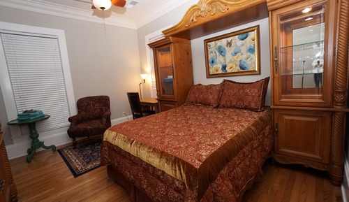 Room, 1 Queen Bed (Room 6, Washington House)