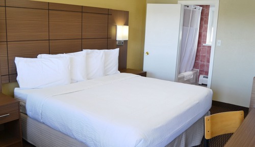 1 King Bed | Non-Smoking, Micfridge