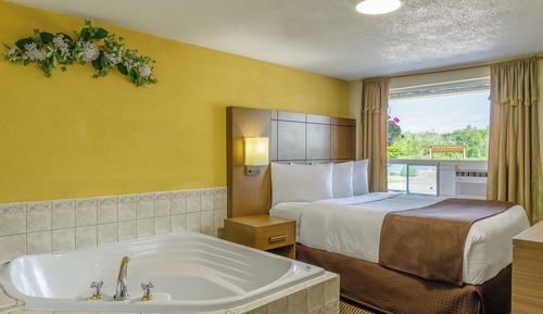 1 Queen Bed | Non-Smoking, Hot Tub