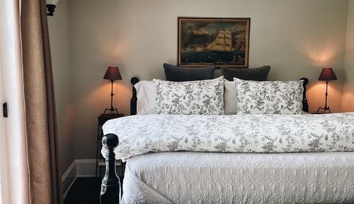 Room, 1 King Bed, Balcony, Garden View