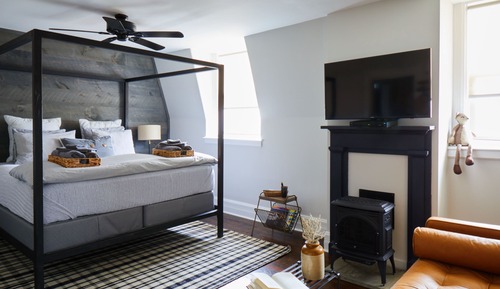 Room, 1 King Bed, Fireplace, Mountain View