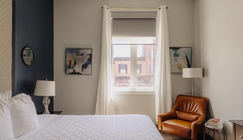 Standard Room, 1 King Bed, Non Smoking (No Elevator Access)