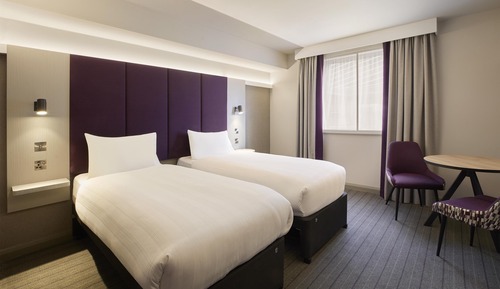 Standard Twin Room, Roll-in Shower