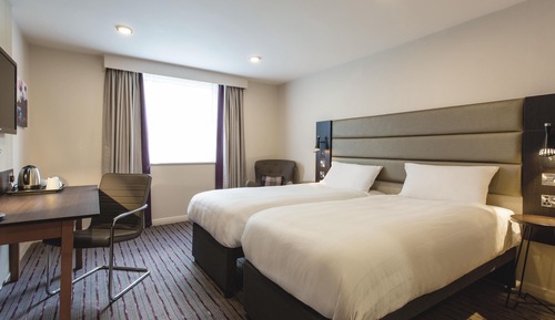 Standard Twin Room, Accessible Bathtub