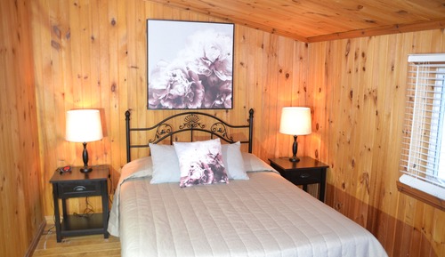 Room, 1 Queen Bed, Private Bathroom