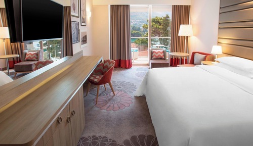 Deluxe Room, 1 King Bed, Sea View (Balcony)