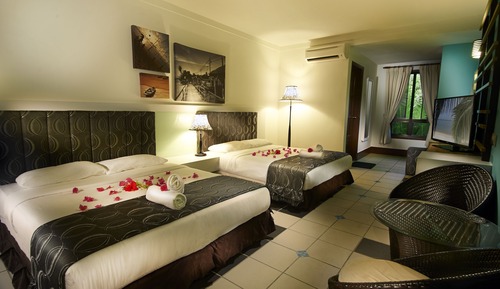 Superior Double Room, 2 Queen Beds, Pool View, Poolside