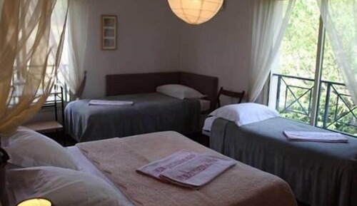 Standard Triple Room, Ensuite, Garden View