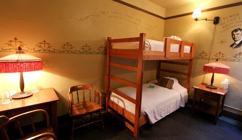 Room (1 Bunk Bed, Communal Bath)