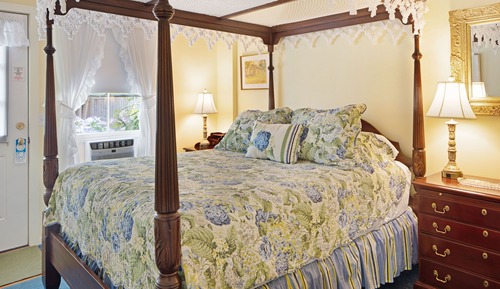 Deluxe Suite, 1 King Bed with Sofa bed