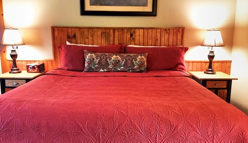 Deluxe Room, 1 King Bed, Mountain View