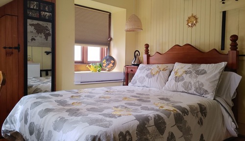 Economy Single Room, 1 Double Bed, Shared Bathroom, Park View
