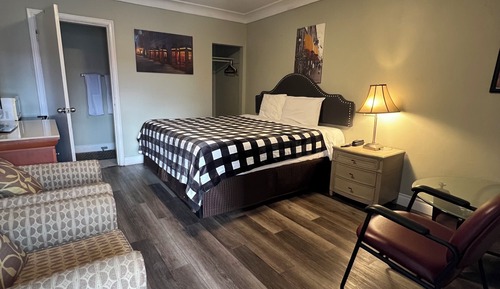 Signature Room, 1 King Bed, Non Smoking