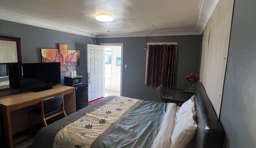 Signature Room, 1 King Bed, Smoking