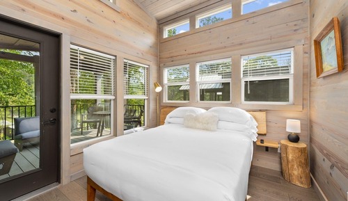 Cabin, Hot Tub, River View (Accesible)