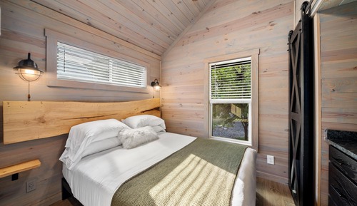 Cabin, Hot Tub, River View (Bunk)