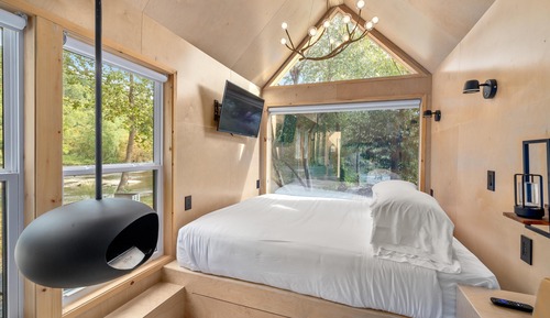 Premium Cabin (Looking Glass)