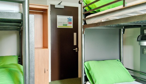 Room (Private, 6 Bed)