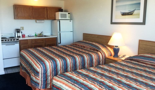 Kitchenette  / Private Balcony Room  2 Queen Beds