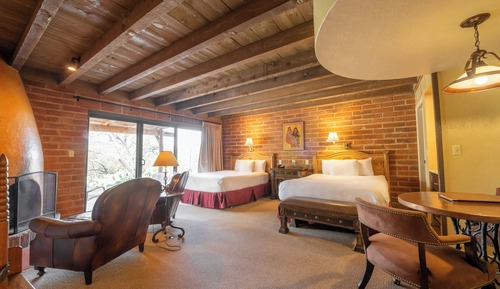 Room (Dessert Garden Casita 2 queens)