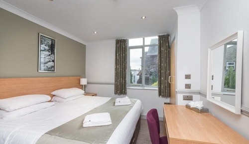 Superior One-Bedroom Apartment