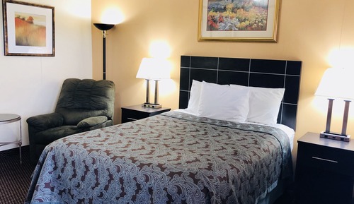 Standard Room, 1 Queen Bed