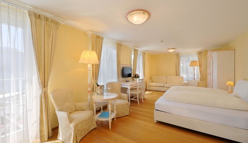 Junior Suite, 1 Bedroom, Balcony, Lake View