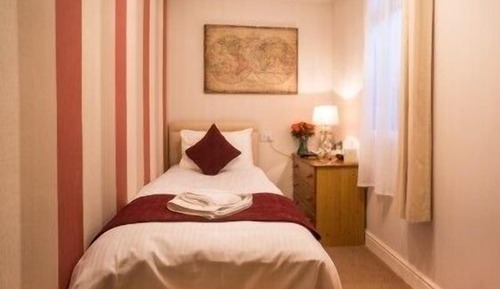 Single Room (ensuite)