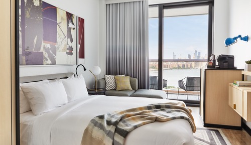 Gotham Queen with Balcony