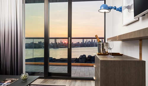 Deluxe Suite, Balcony, Corner (Wraparound)