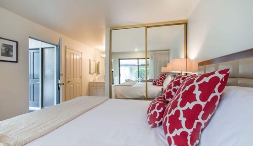 Exclusive Condo, Courtyard View