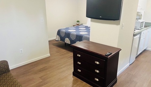 Deluxe Studio, 1 Queen Bed