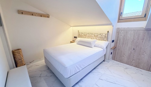 Standard Room, 1 Queen Bed