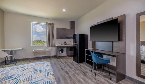 Standard Room, 1 King Bed, Non Smoking, Kitchenette