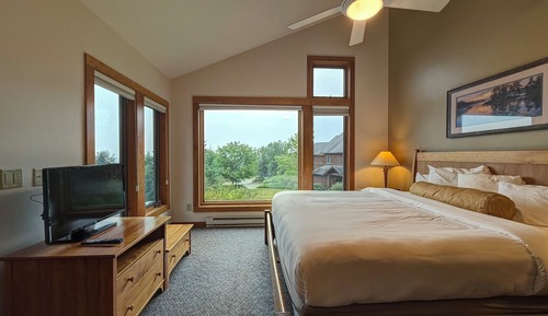 Room (Hillside 1 Bedroom Condo w/ loft)