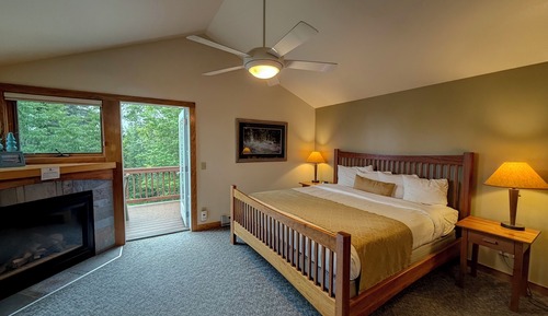 Condo (Hillside 3 Bedroom Condo w/ loft)