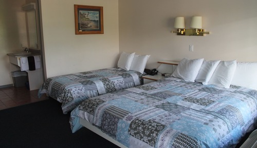 Comfort Room Queen Bed