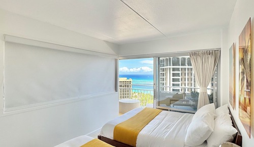 Oceanfront House, 2-bedroom 2-bathroom, Full Kitchen, 5-Minute Walk to Beach