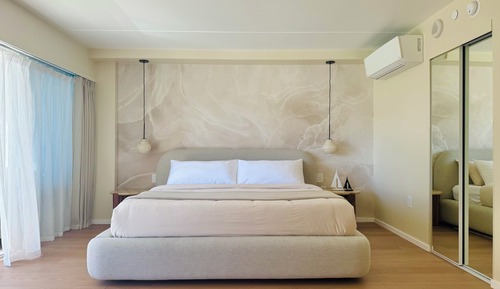 Oceanfront Studio Suite, 1 King Bed and 1 Sofa bed, Full Kitchen, 5-Min Walk to Beach