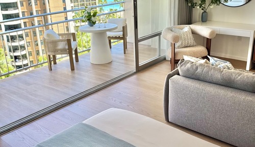 Oceanfront Studio Suite, 1 King Bed with 1 Sofa bed, 5-Min Walk to Beach (Fireworks every Friday)