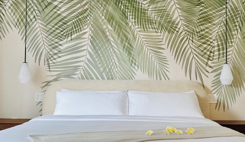 Beachfront Studio Suite, 1 King Bed 1 Sofa bed, Full Kitchen, 5-Minute Walk to Beach