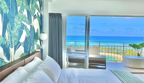 Oceanfront Studio Suite, 1 King Bed 1 Sofa bed, Full Kitchen, 5-Minute Walk to Beach