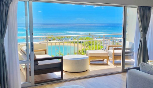 Oceanfront Studio Suite, 1 King Bed and 1 Sofa bed, Full Kitchen, 5-Minute Walk to Beach