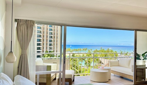 Oceanfront Studio Suite, 1 King Bed with 1 Sofa bed, Full Kitchen, 5-Minute Walk to Beach