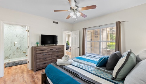 Room, 1 King Bed with Sofa bed, Balcony (Hill Country Island Retreat 7)